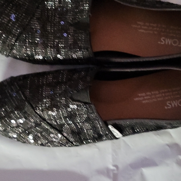 New,never worn Toms! - Picture 3 of 3
